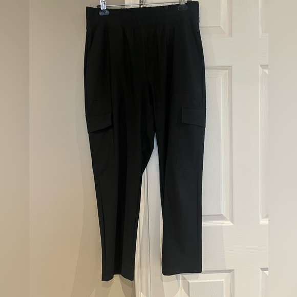 Women’s High Waisted Sleek Tech Cargo Ankle Pants from Old Navy - Picture 4 of 8